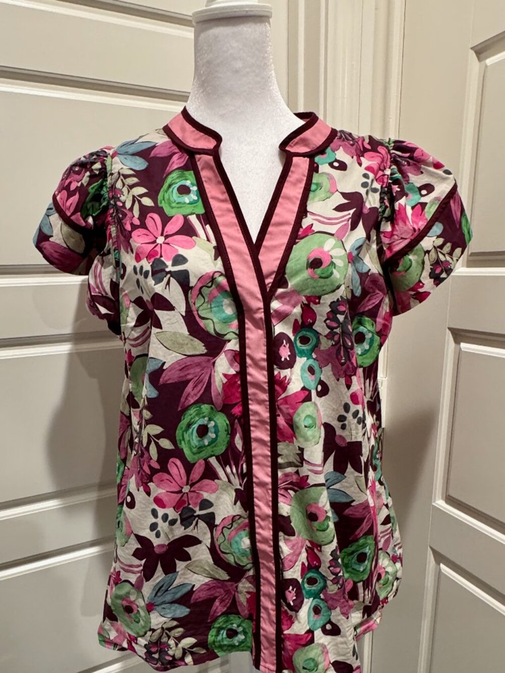 entro Plum Floral Flutter Sleeve Top Size Large